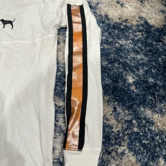 PINK Victoria's Secret White V-Neck Tee - Picture 8 of 11